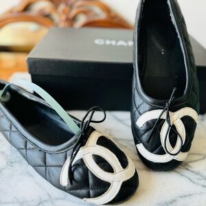 CHANEL BLACK LEATHER BALLET SLIPPER